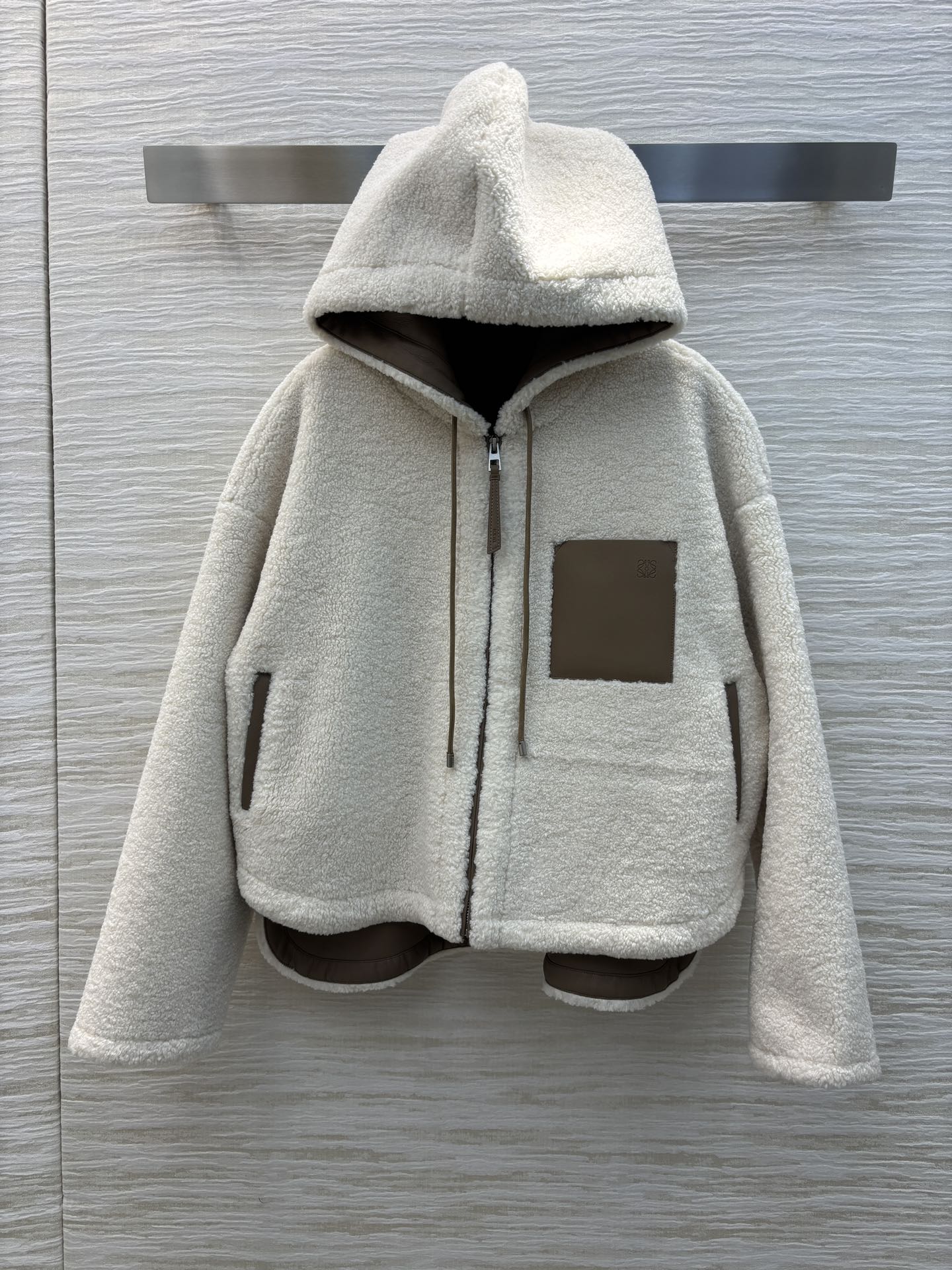 로에베 시어링 후드집업