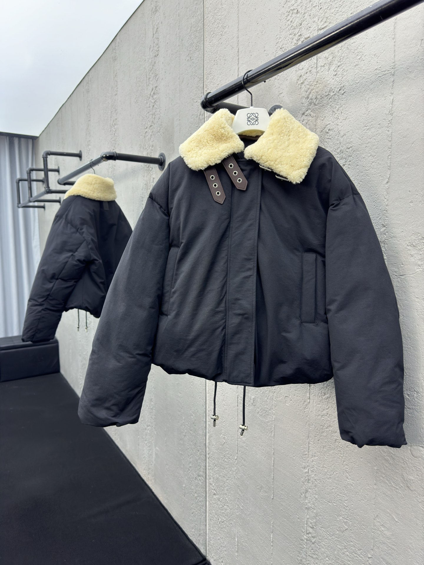 로에베 코튼 블렌드 퍼퍼 패딩 블랙