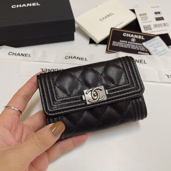 샤넬 보이 카드지갑 캐비어가죽 은장