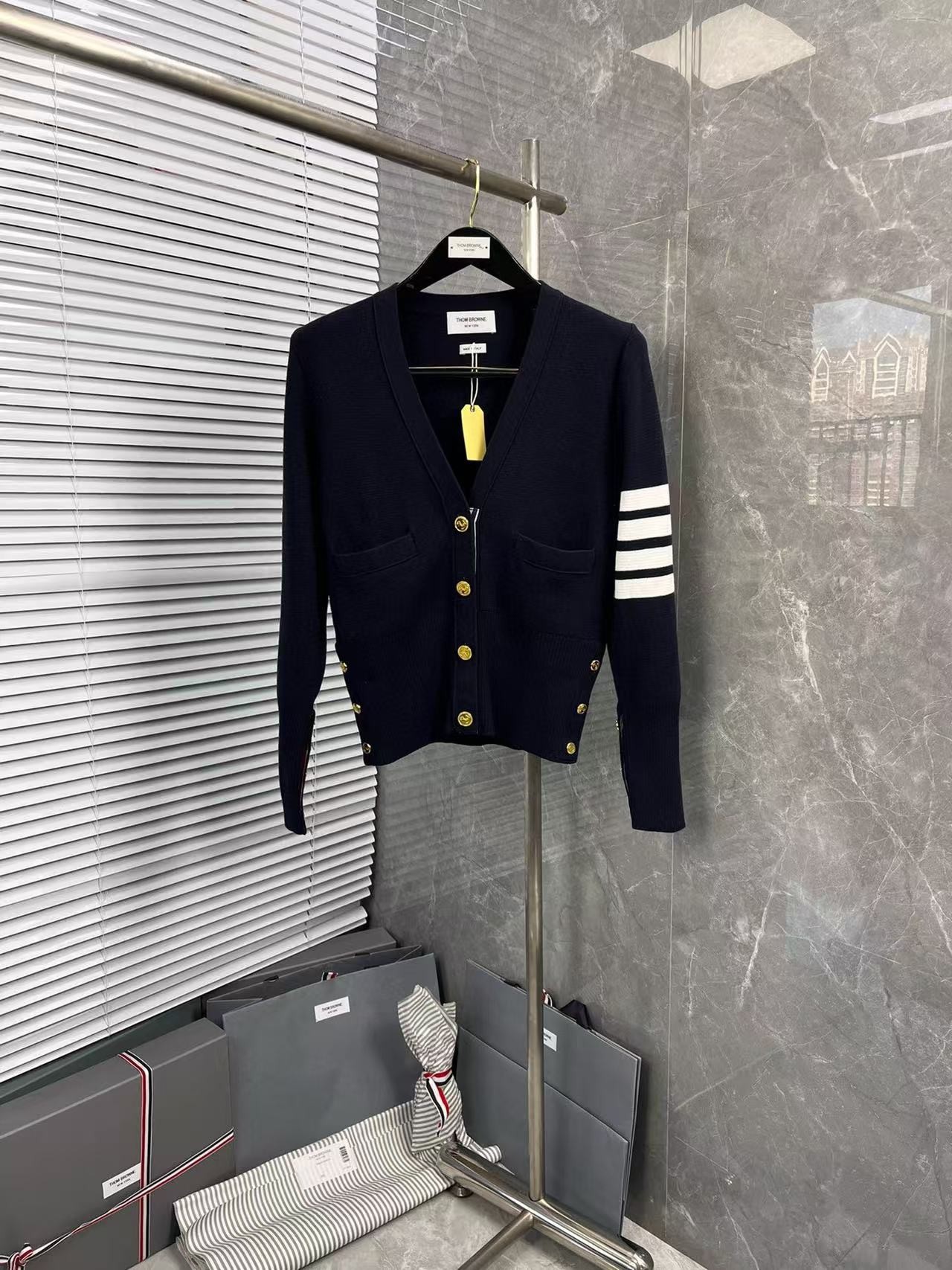 톰브라운 가디건