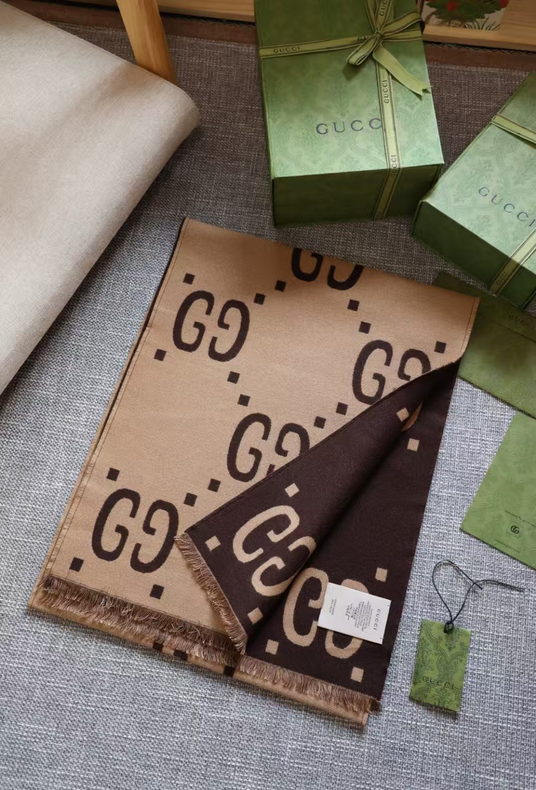 구찌 GG 울 자카드 스카프