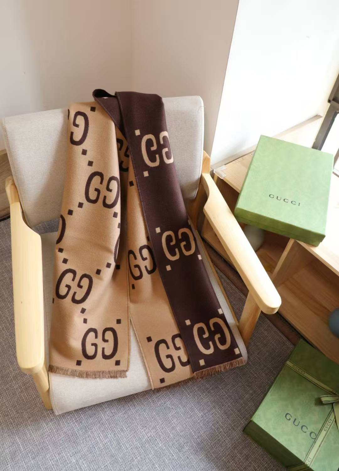 구찌 GG 울 자카드 스카프