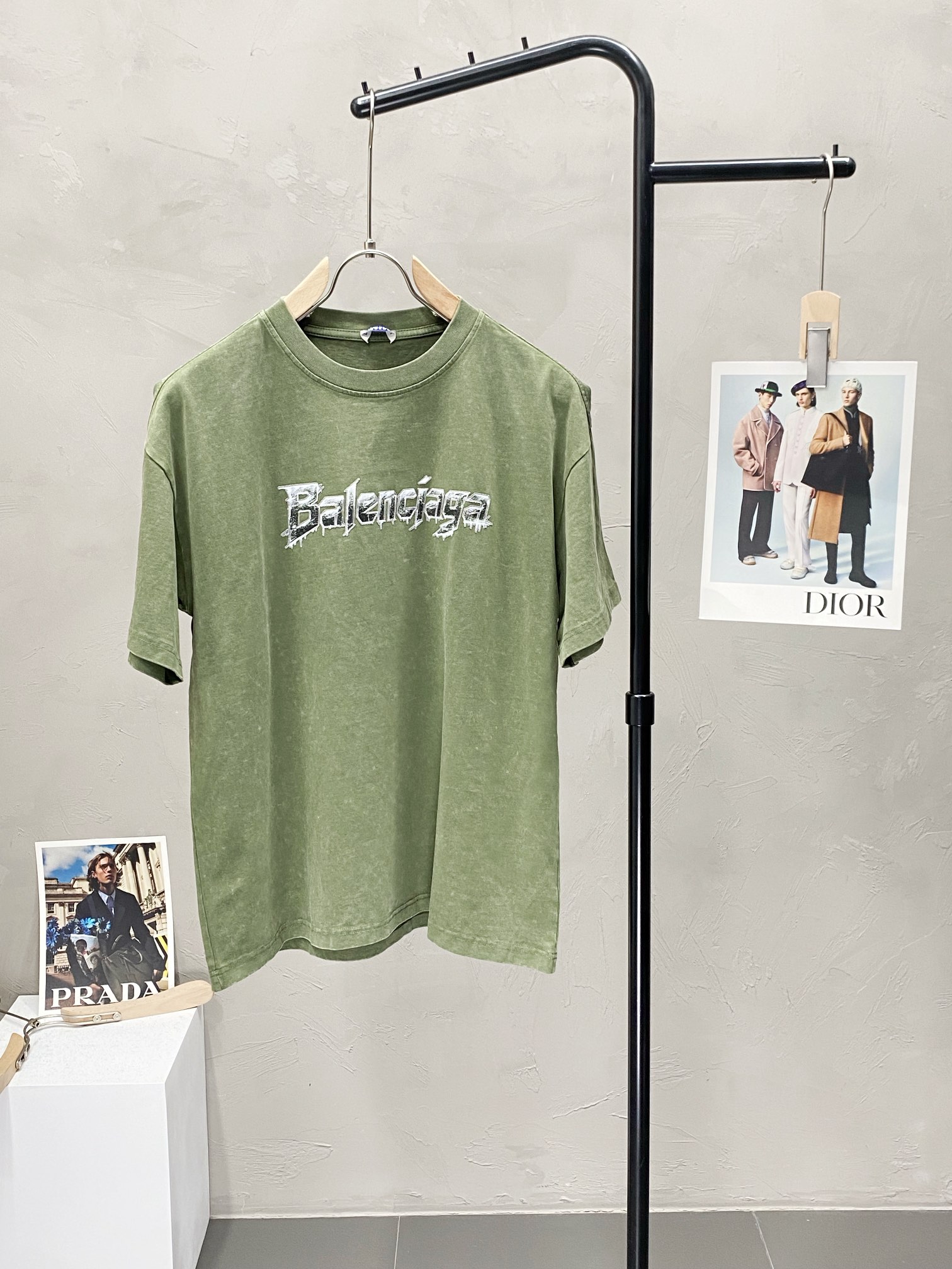 발렌시아가 티셔츠