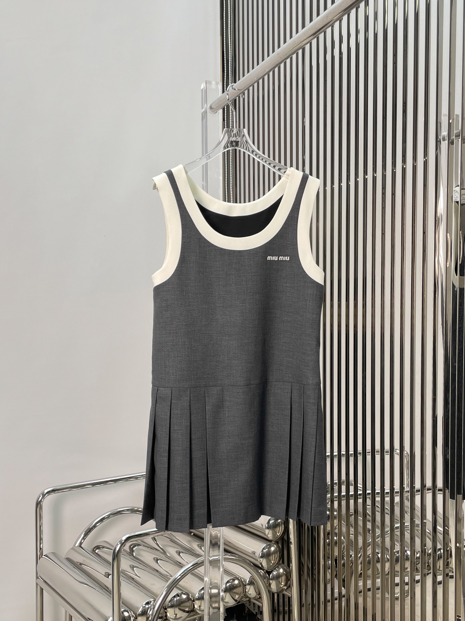 미우미우 드레스