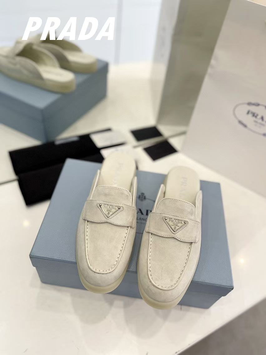 프라다 삼각 로고 뮬 블로퍼