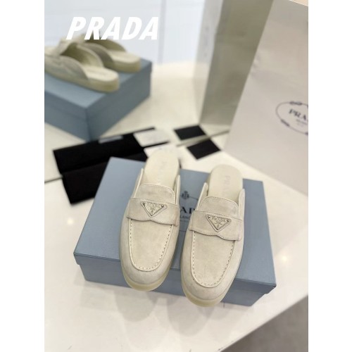 프라다 삼각 로고 뮬 블로퍼