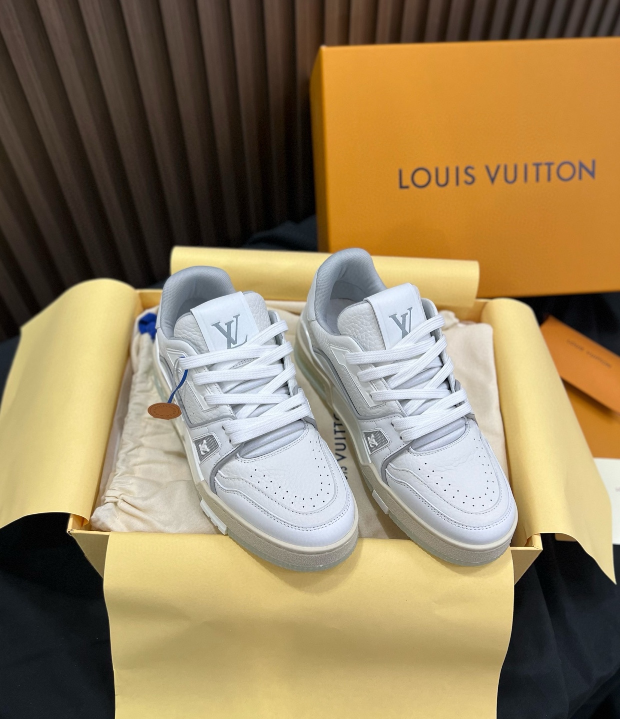 루이비통 트레이너 스니커즈 (정품급)