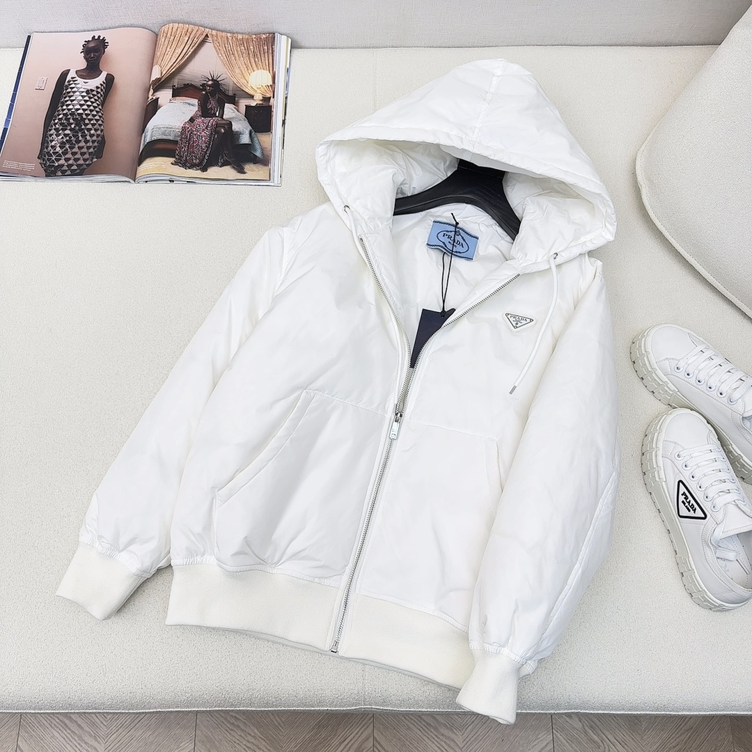 프라다 후드 패딩