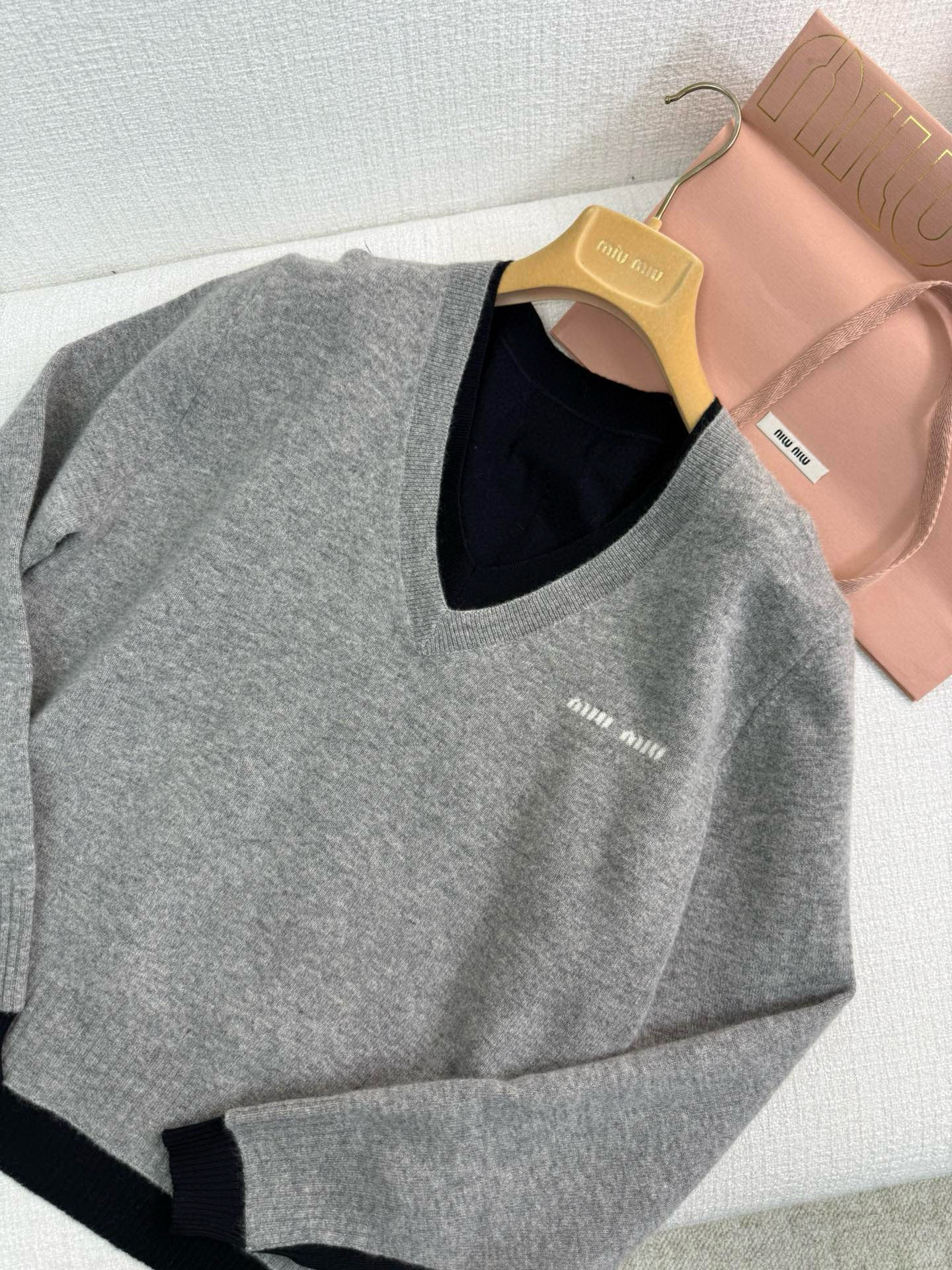 미우미우 스웨터