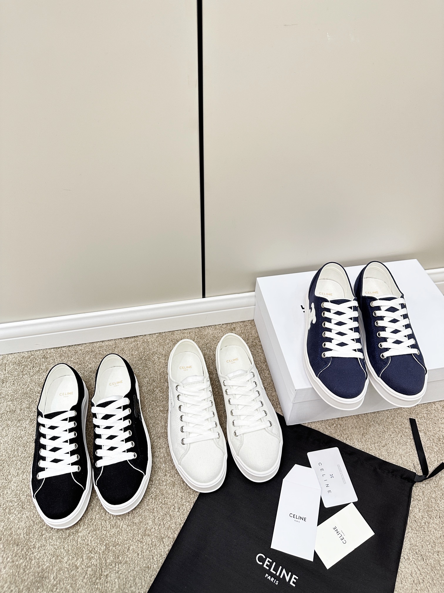 셀린느 캔버스 스니커즈