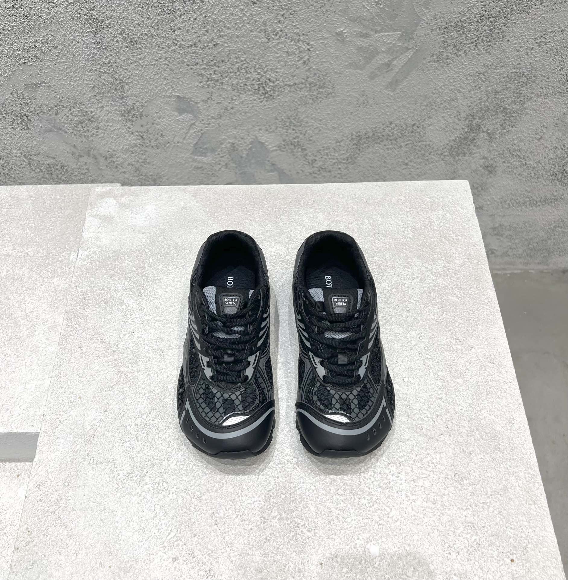 보테가베네타 남여공용 오르빗 스니커즈