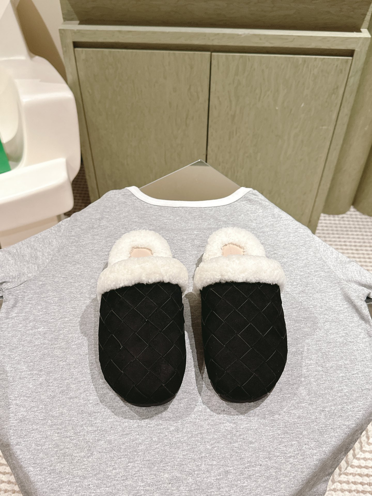 보테가베네타 REGGIE 인트레치아토 스웨이드 시어링 블로퍼