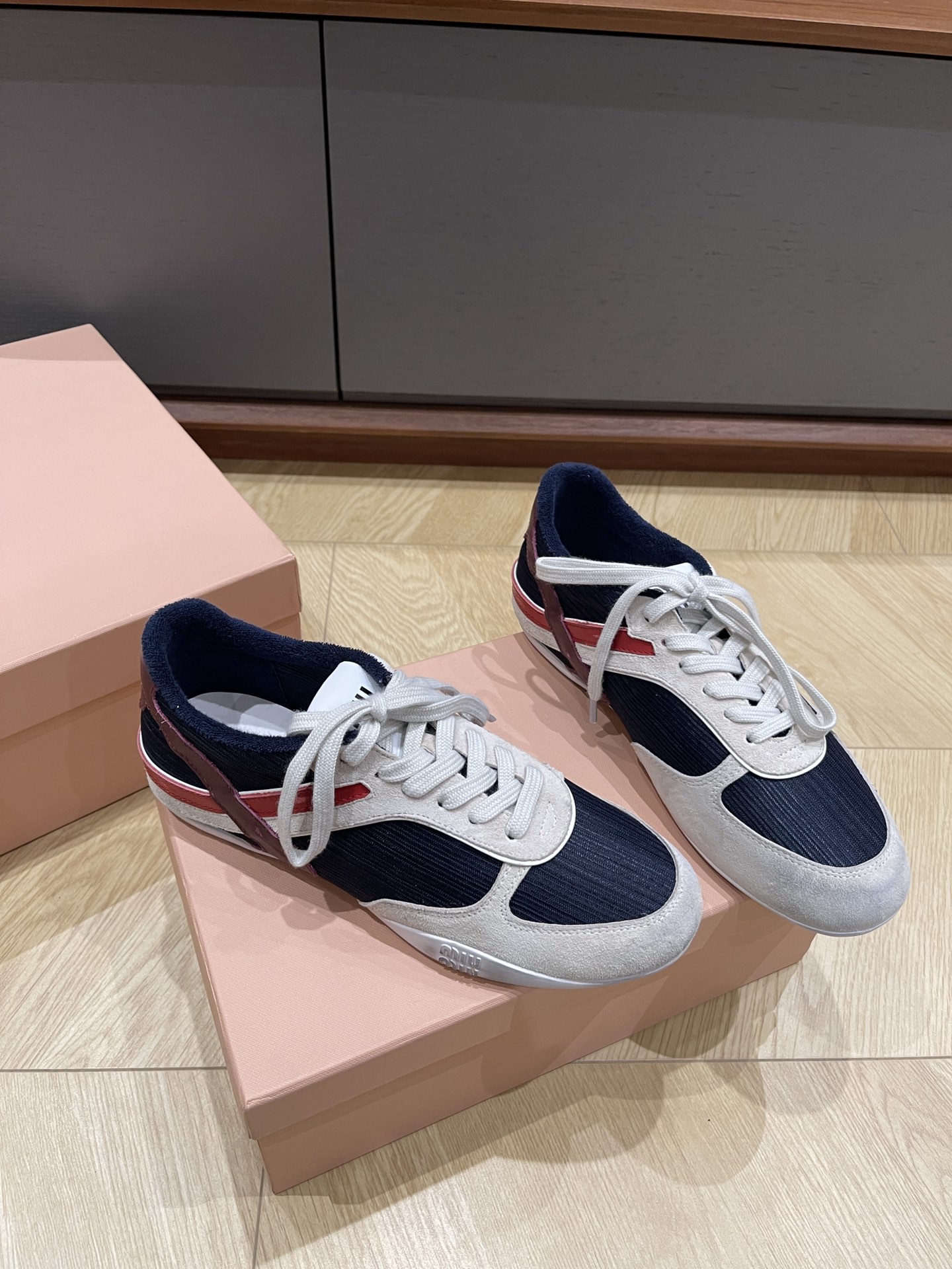 미우미우 스니커즈