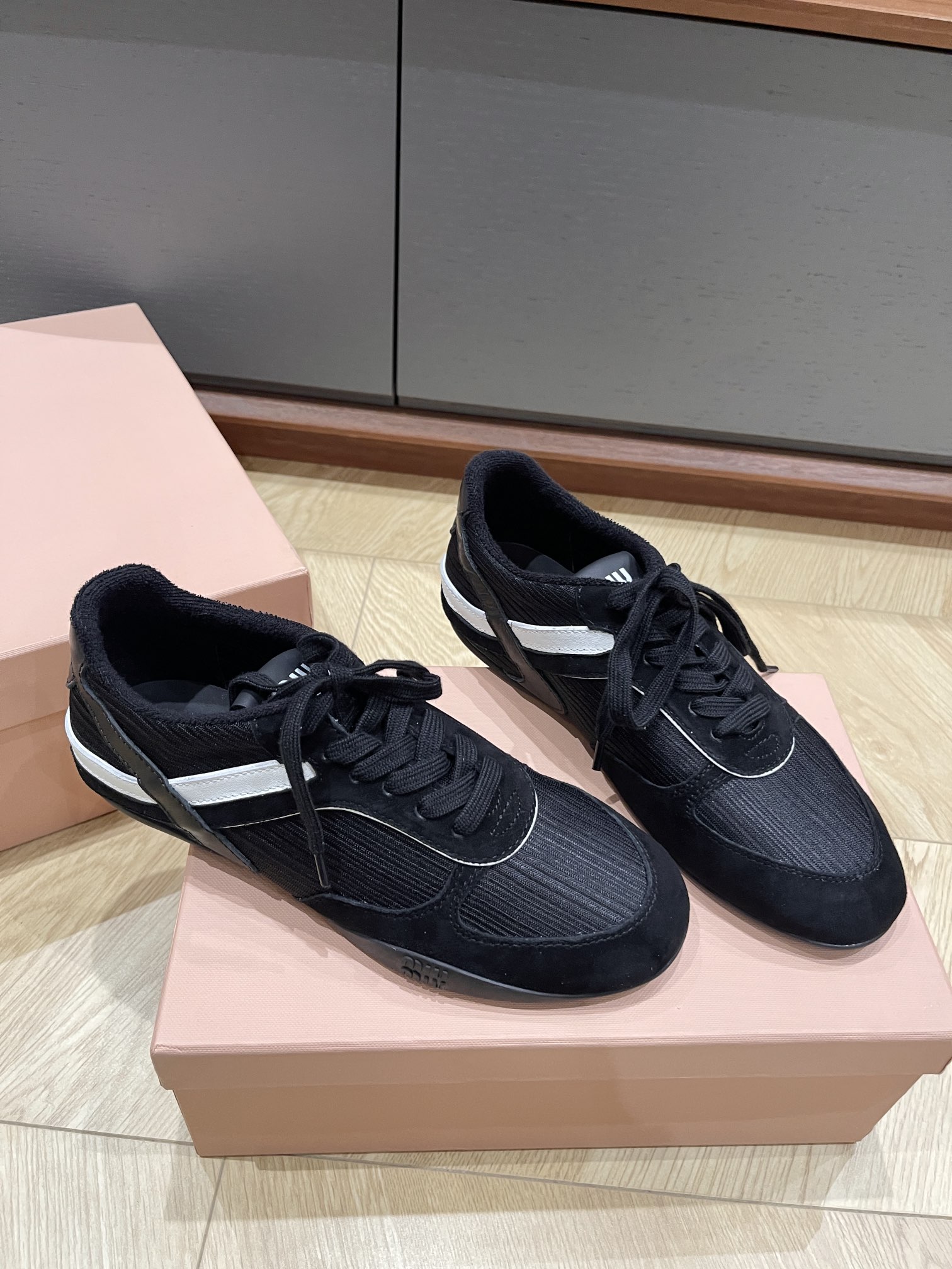 미우미우 스니커즈