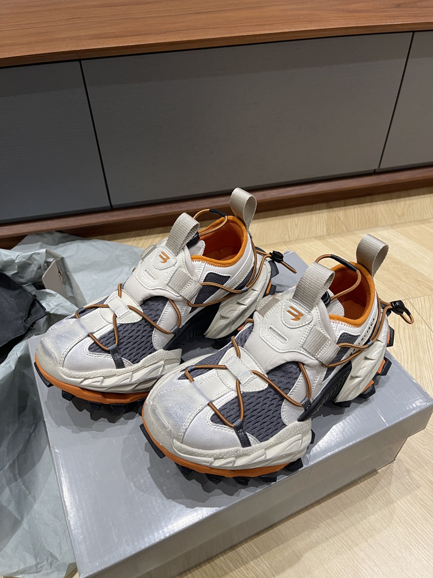 발렌시아가 운동화