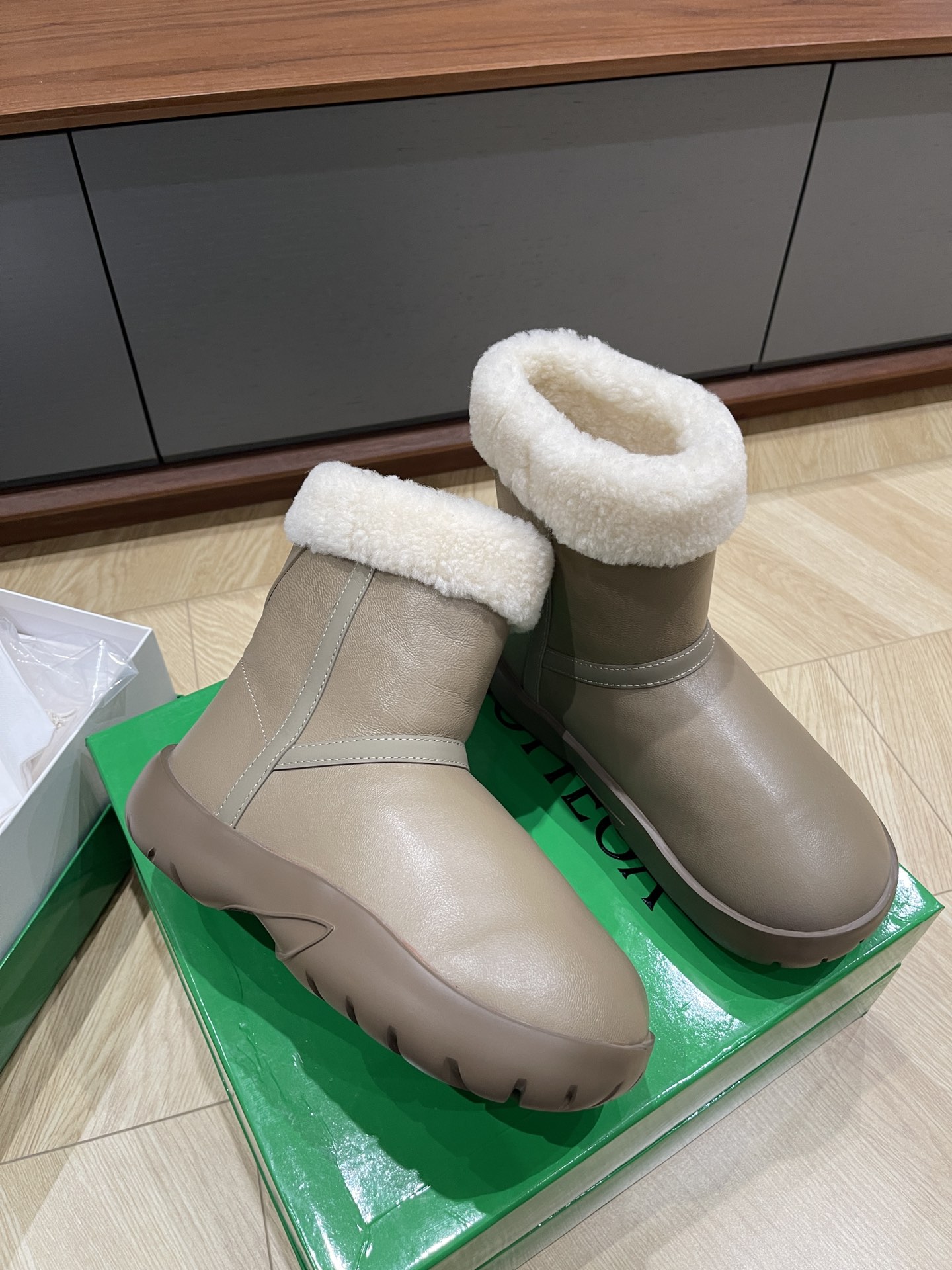 보테가베네타 어그부츠