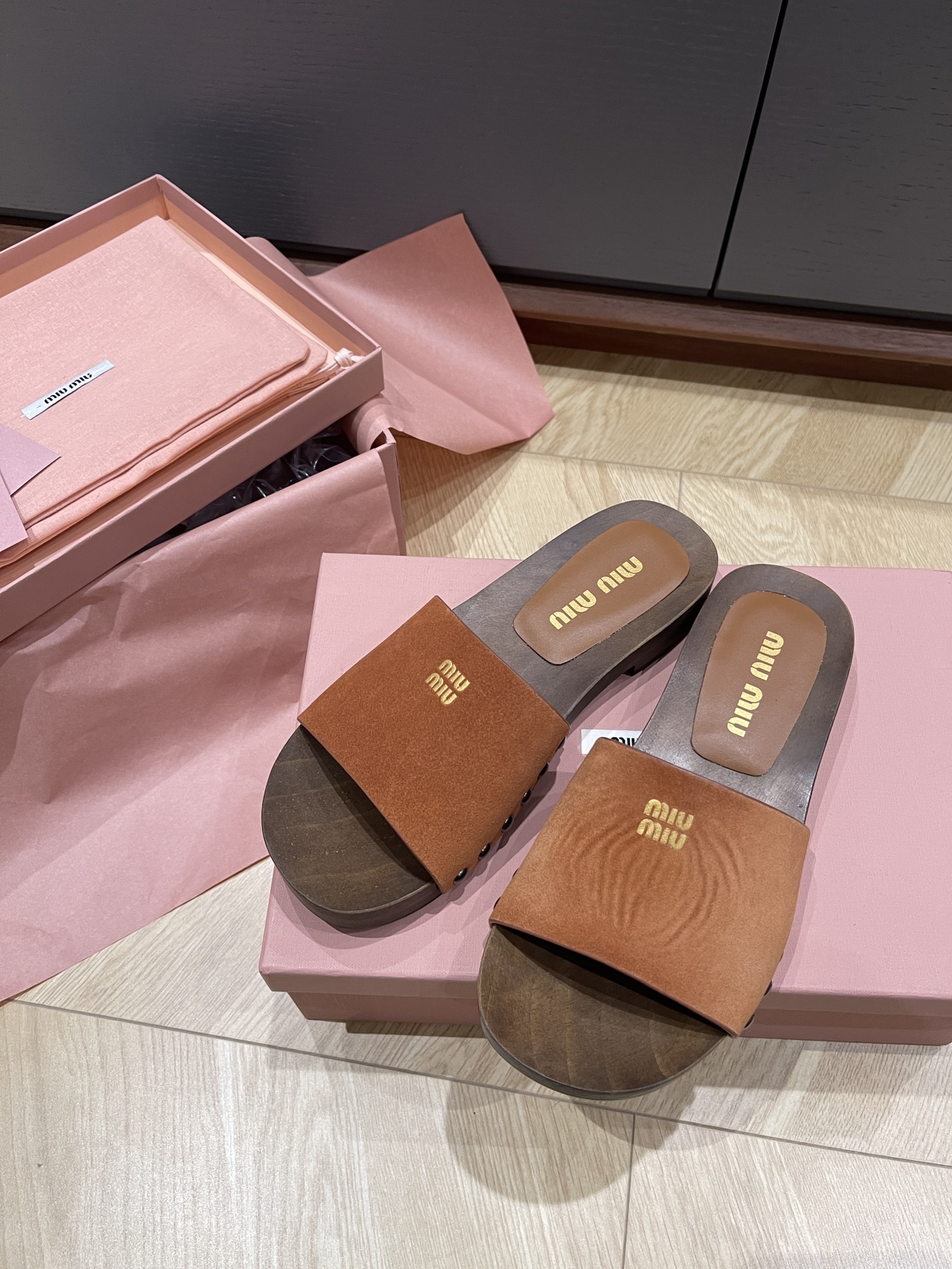 미우미우 슬리퍼