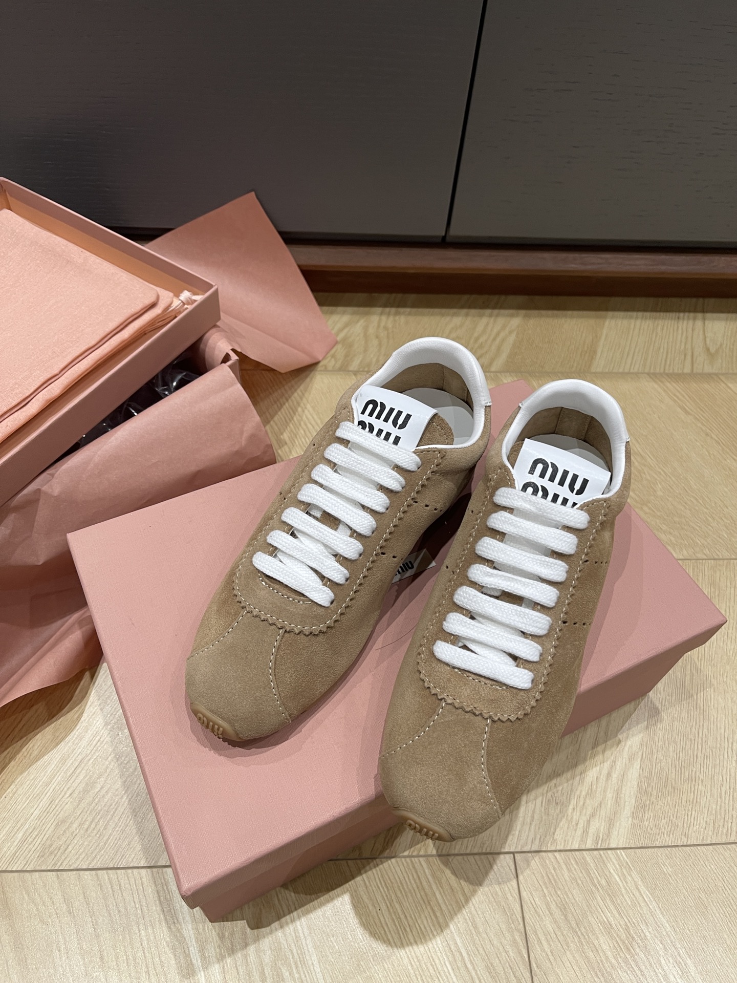 미우미우 스니커즈