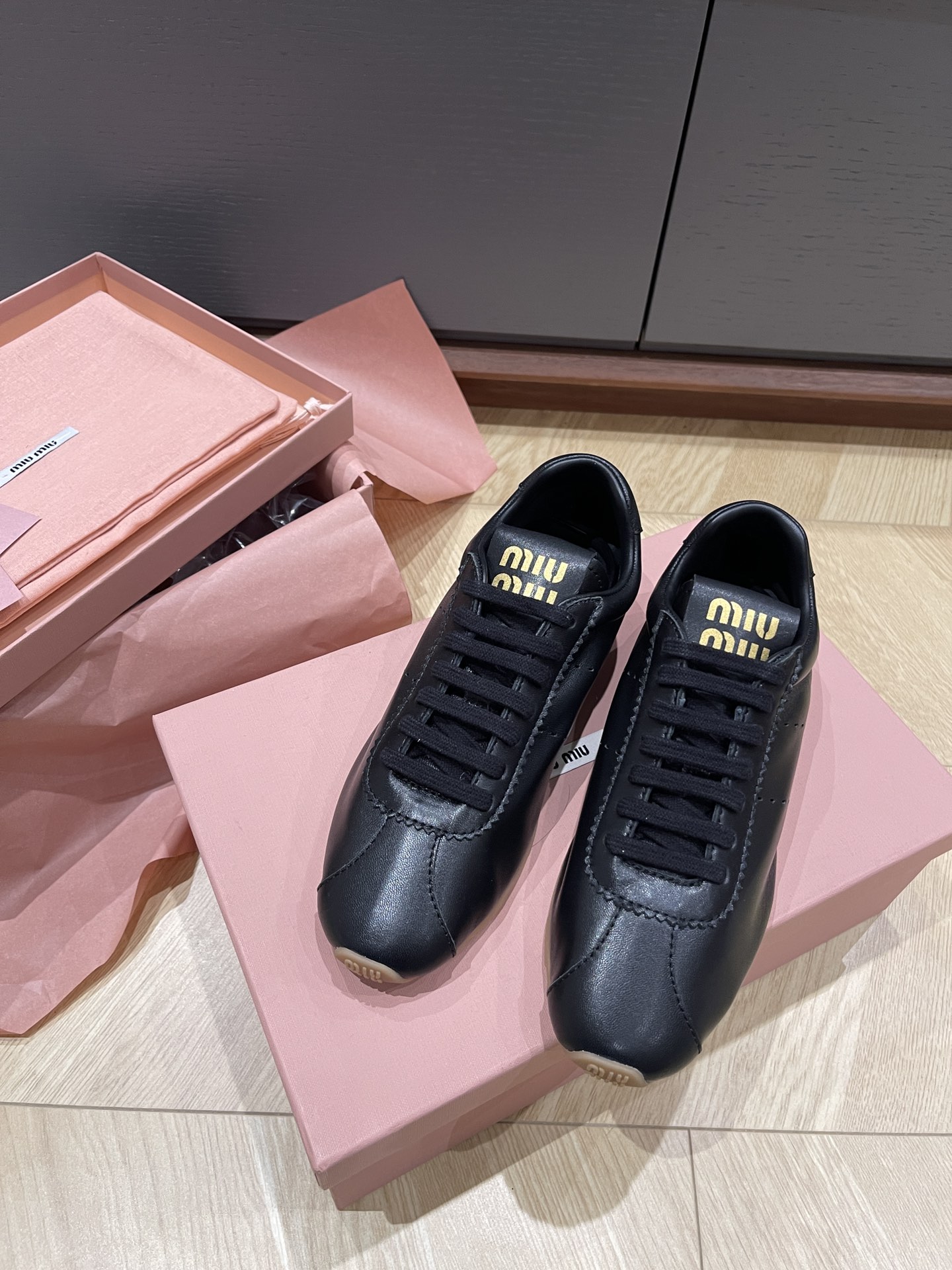 미우미우 스니커즈