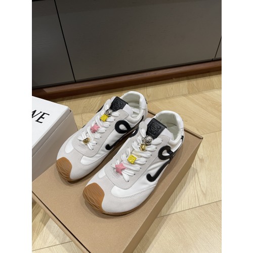 로에베 스니커즈