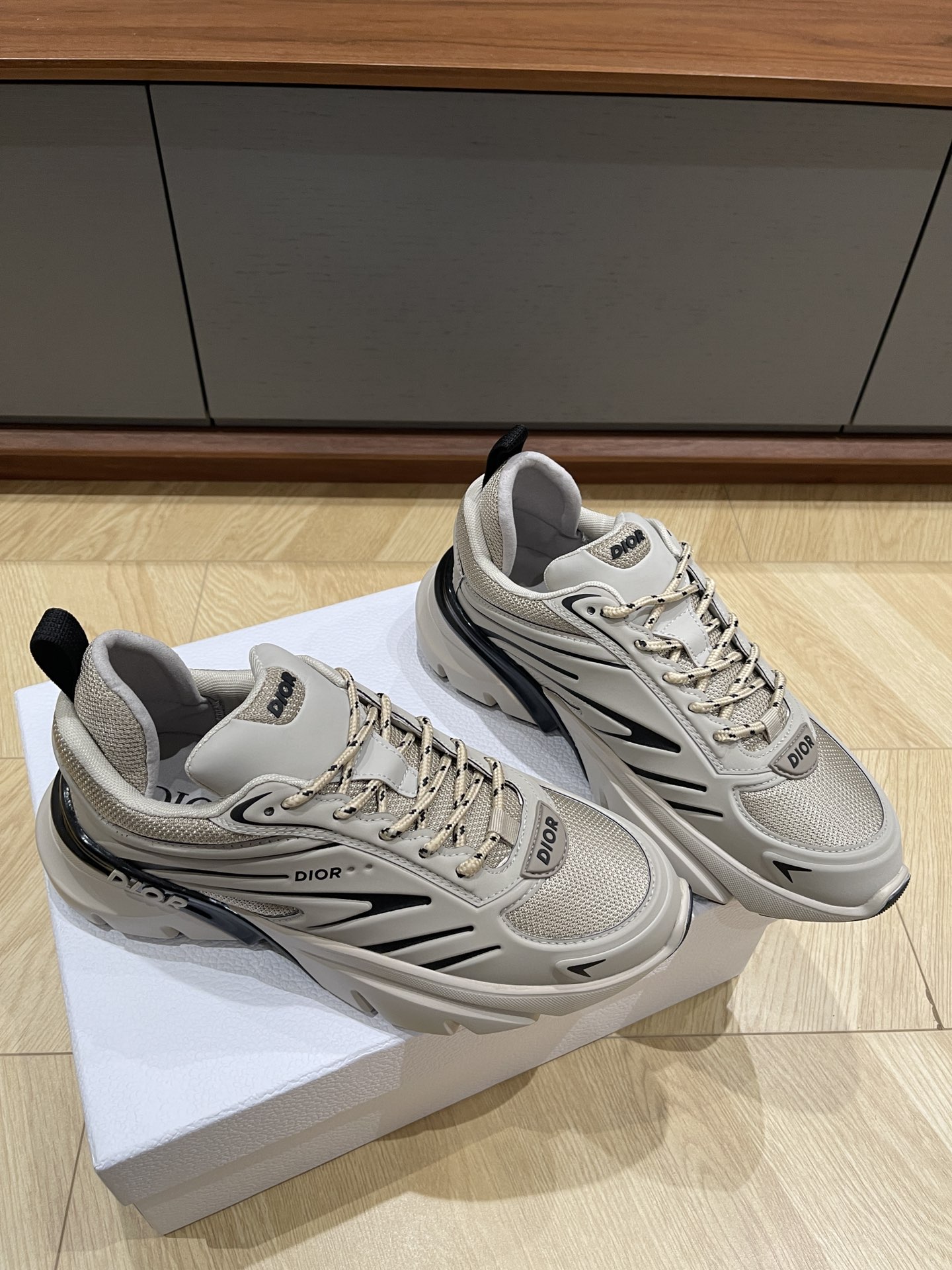 디올 운동화