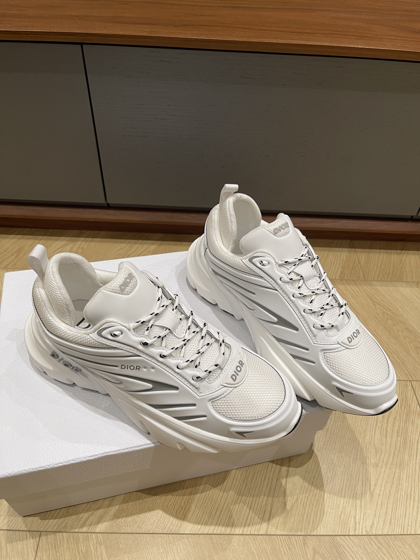 디올 운동화