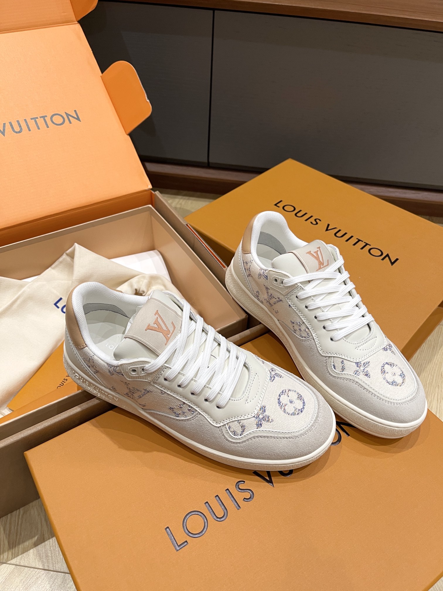 루이비통 털운동화