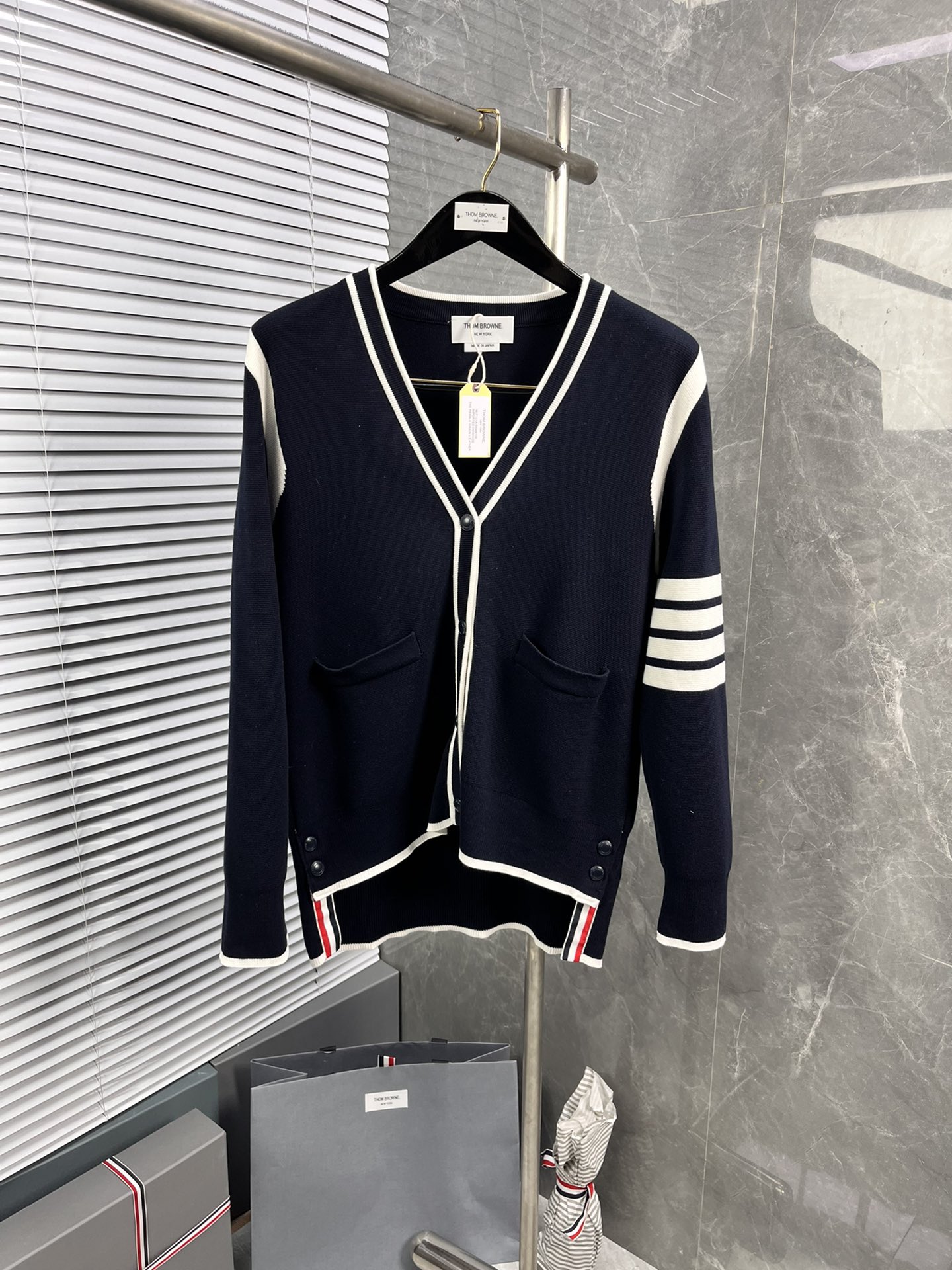 톰브라운 가디건