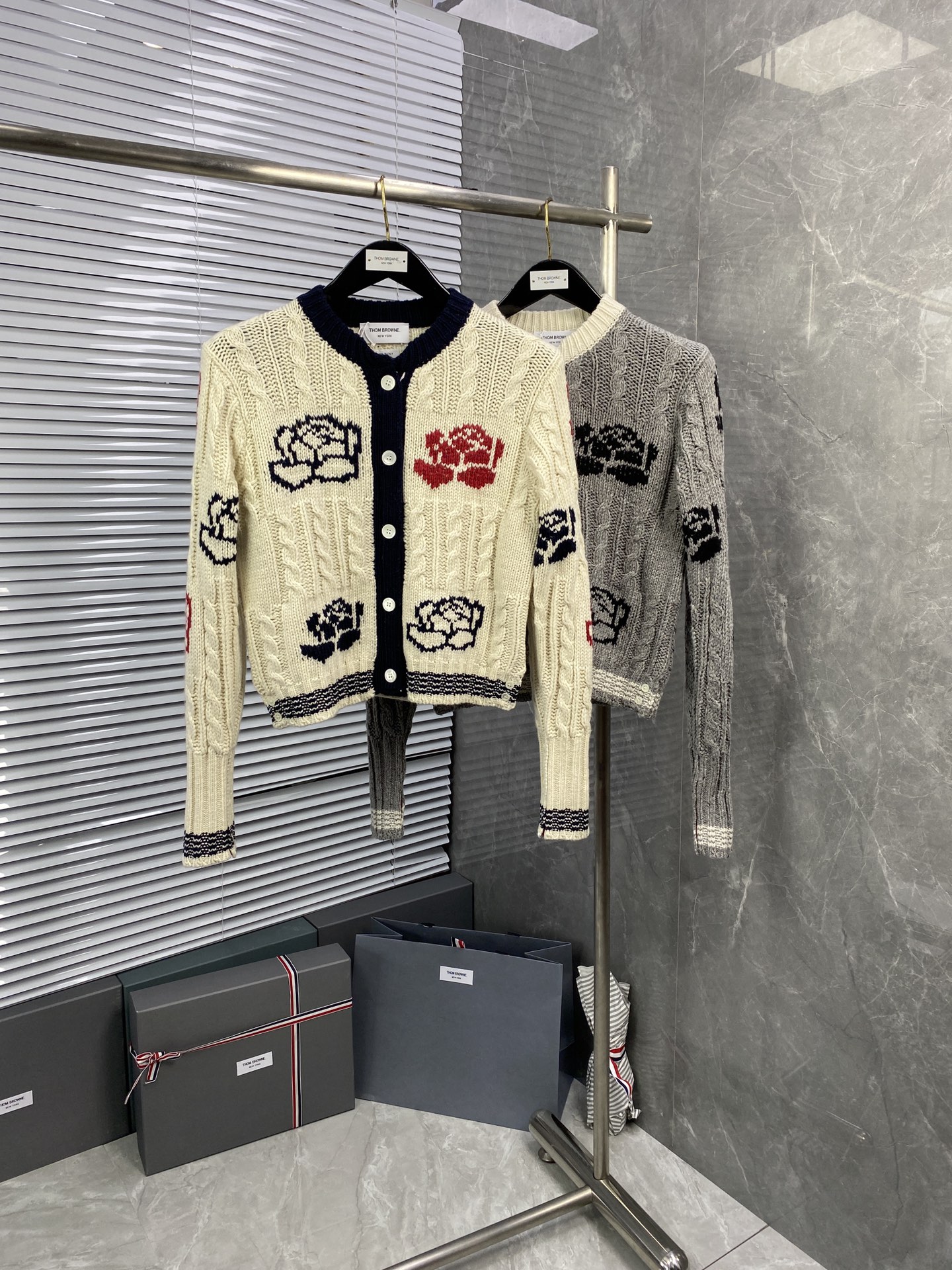 톰브라운 가디건