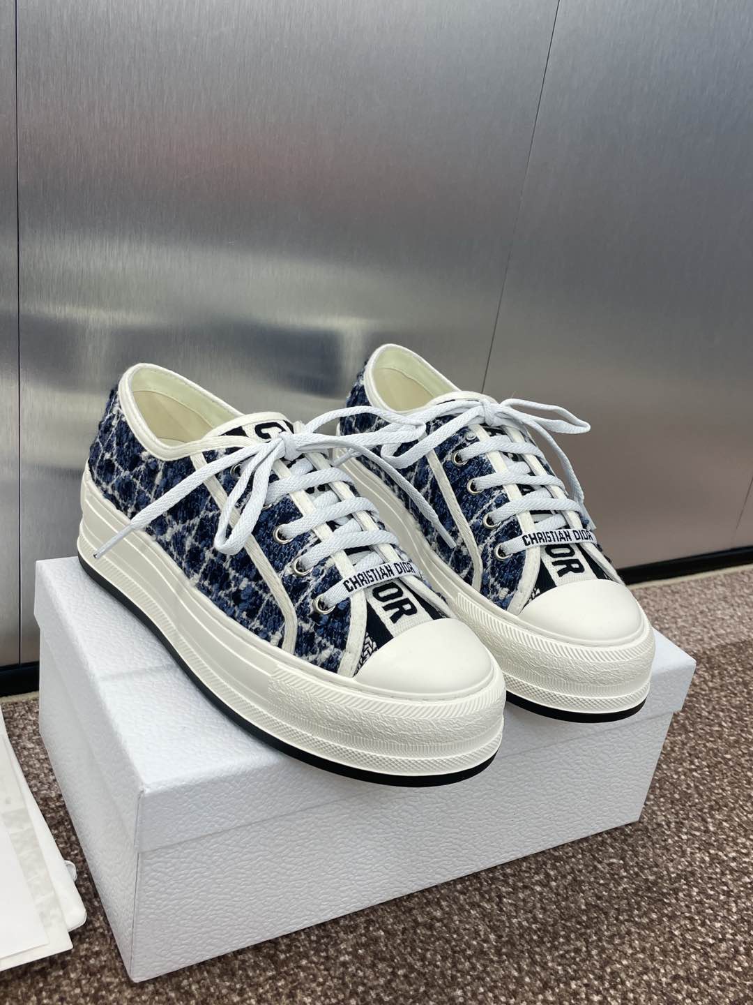 디올 스니커즈