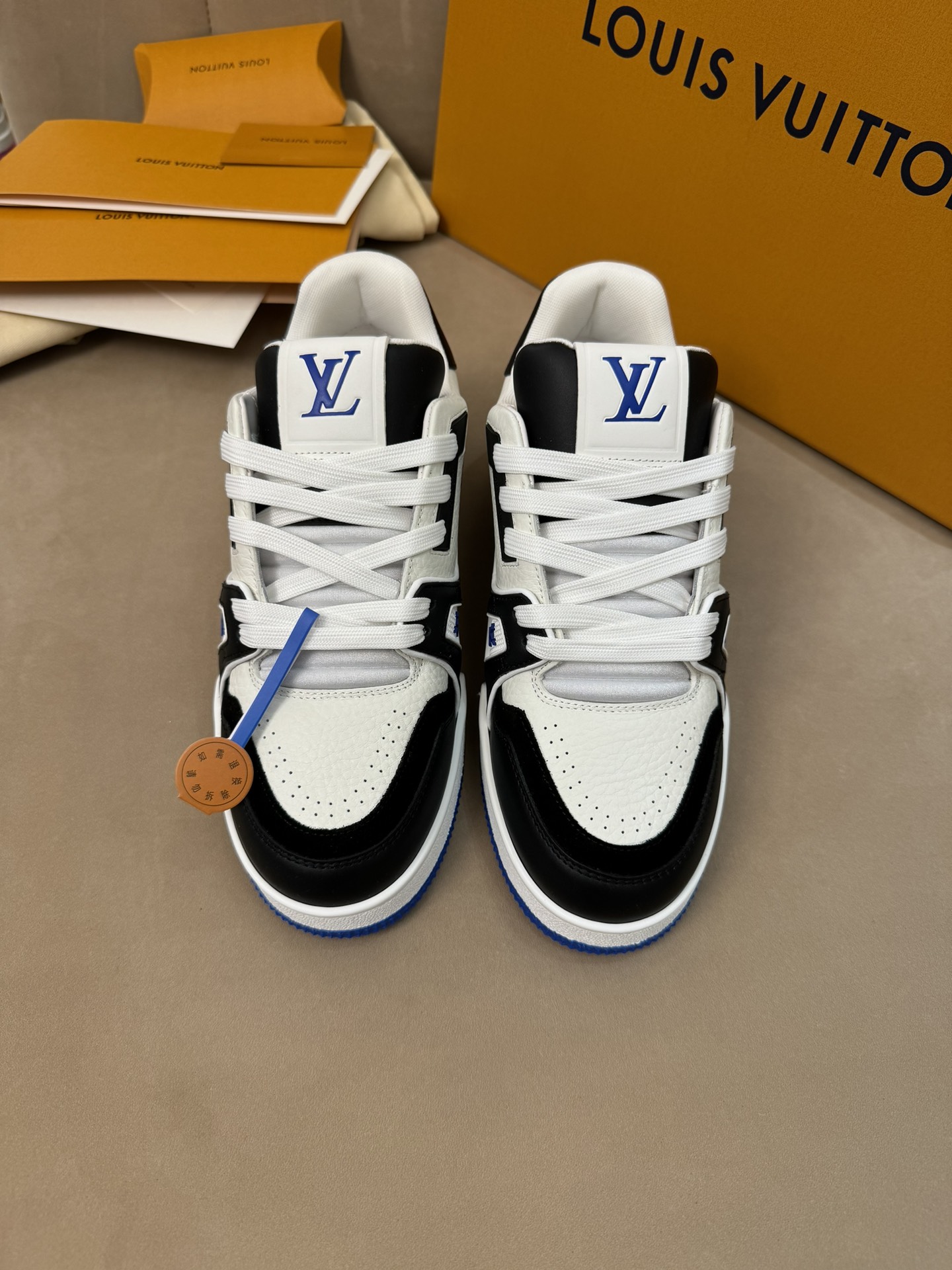 루이비통 스니커즈 