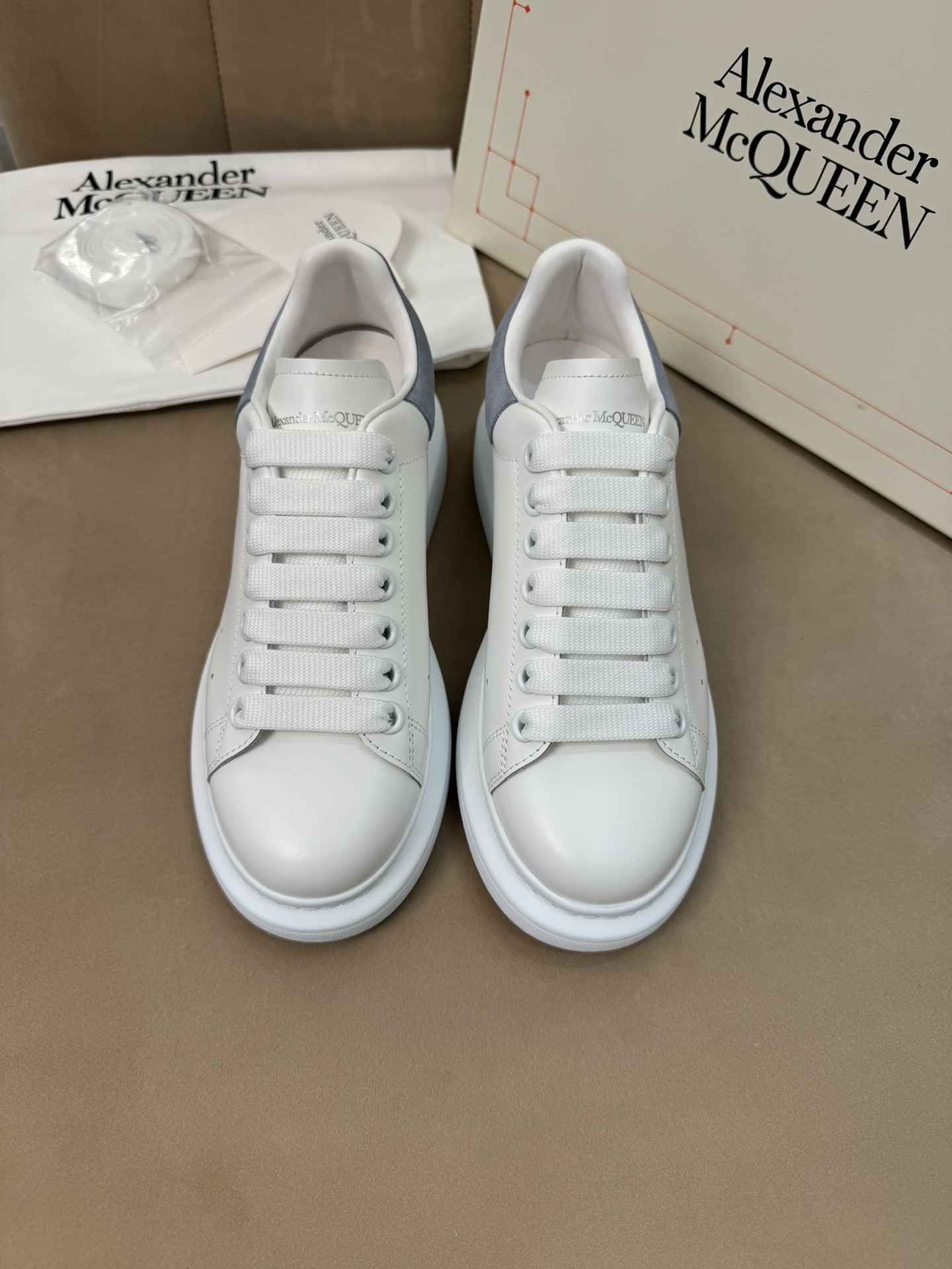 알렉산더맥퀸 스니커즈
