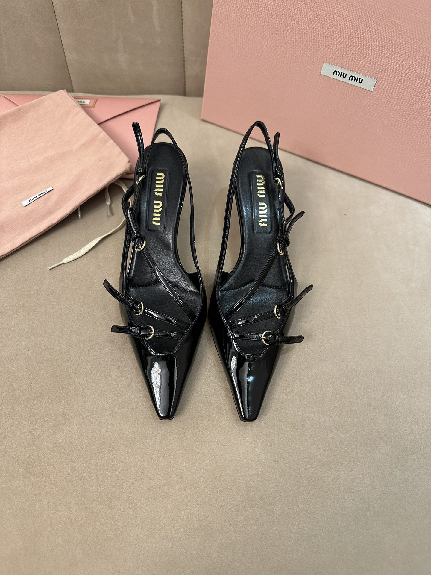 미우미우 구두