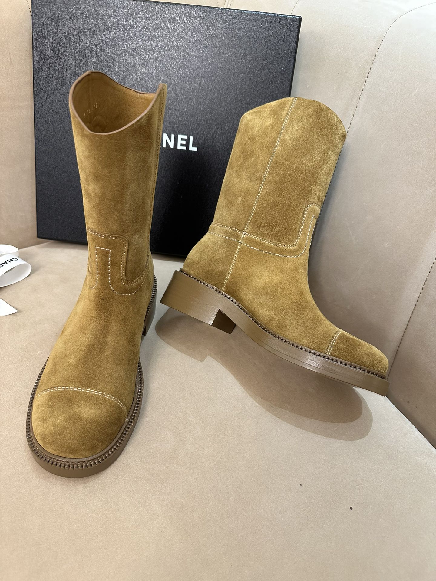 샤넬 스웨이드 부츠