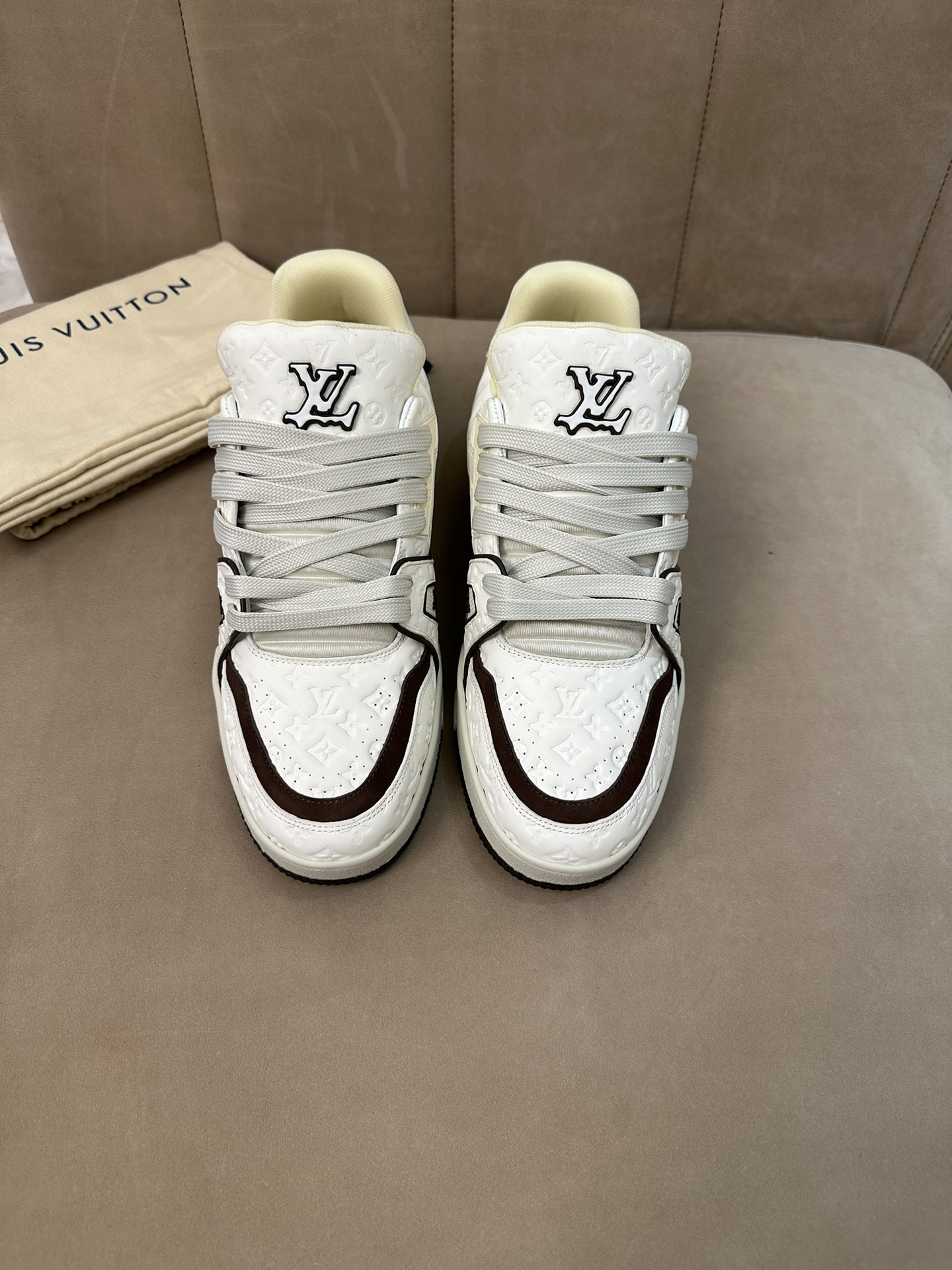 루이비통 스니커즈