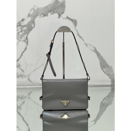 프라다 메신저백