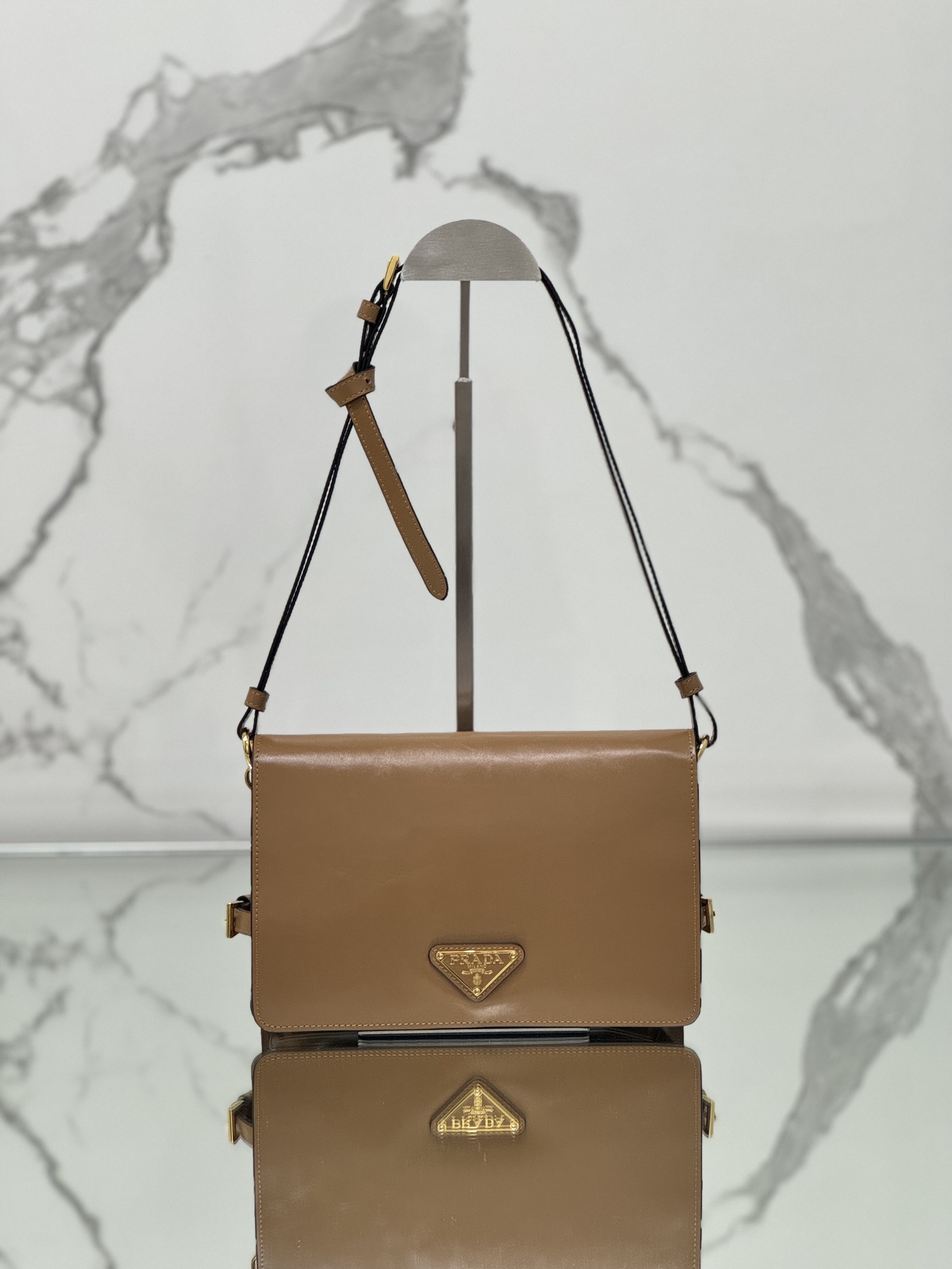 프라다 메신저백