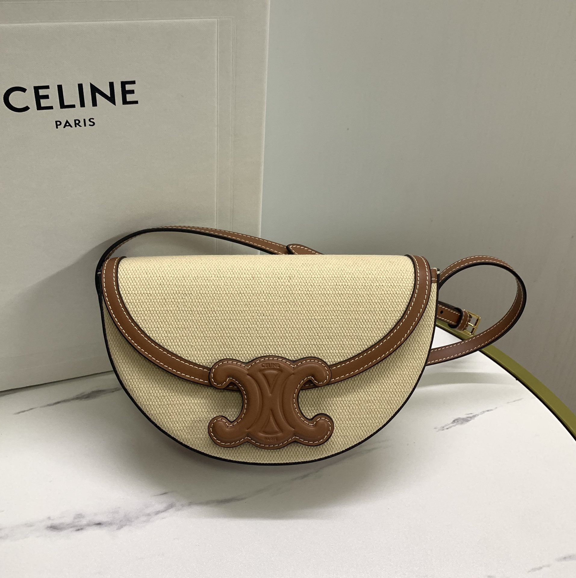 셀린느 퀴르 트리옹프 텍스타일 베사체 숄더백