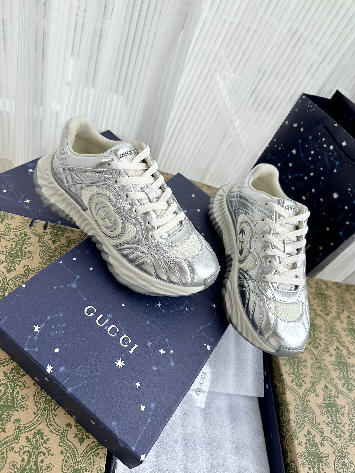 구찌 리플 스니커즈