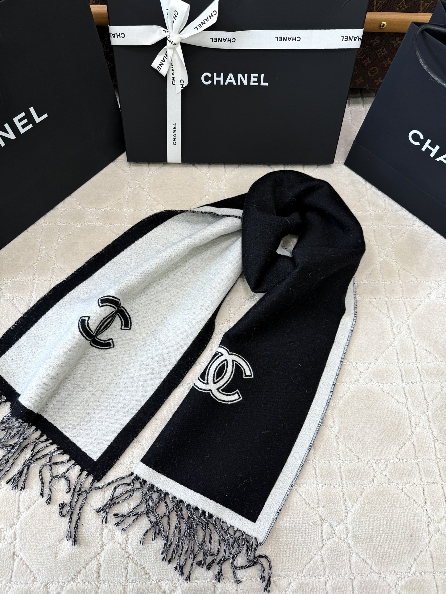 샤넬 24B 머플러