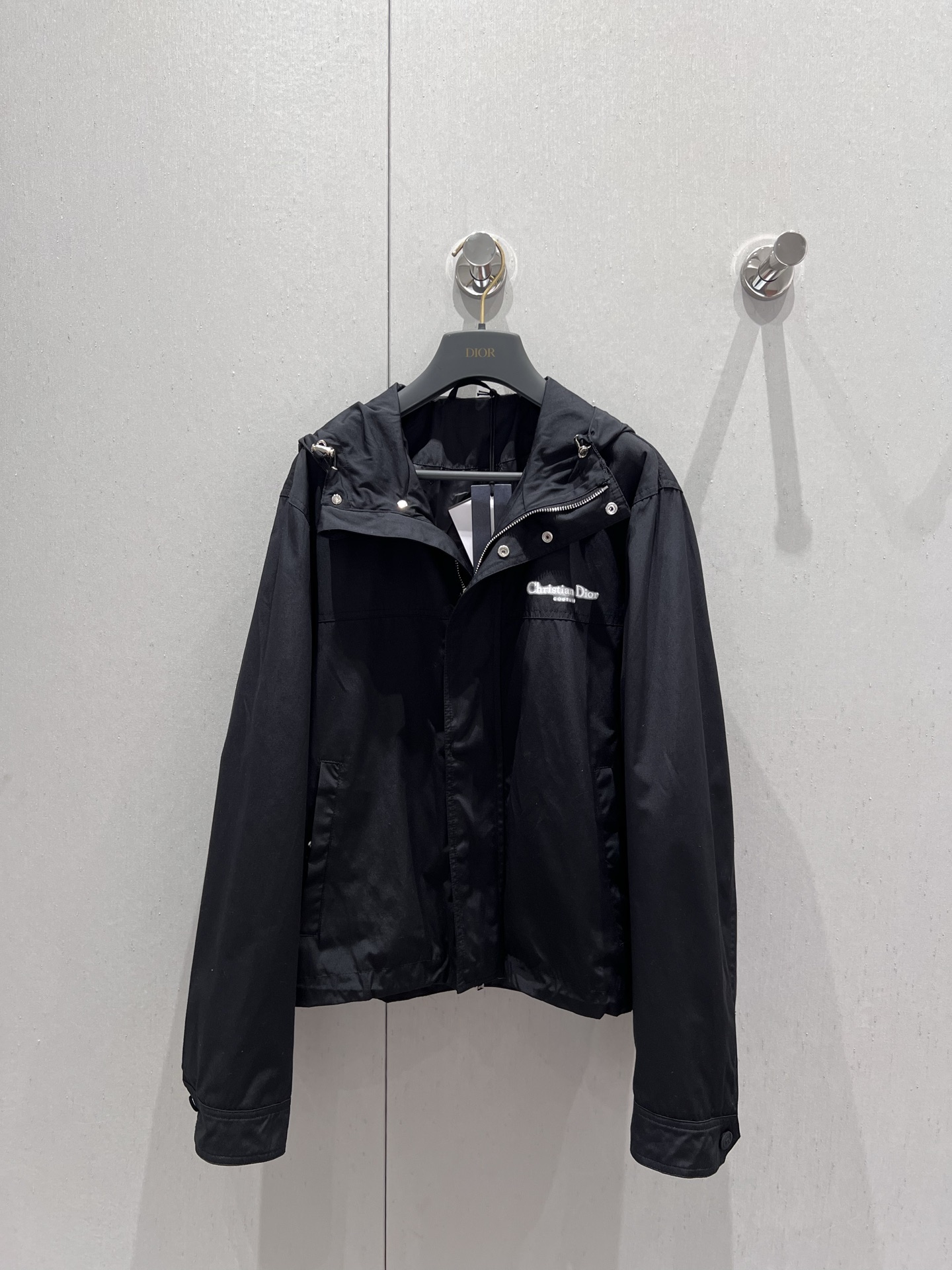 디올 바람막이