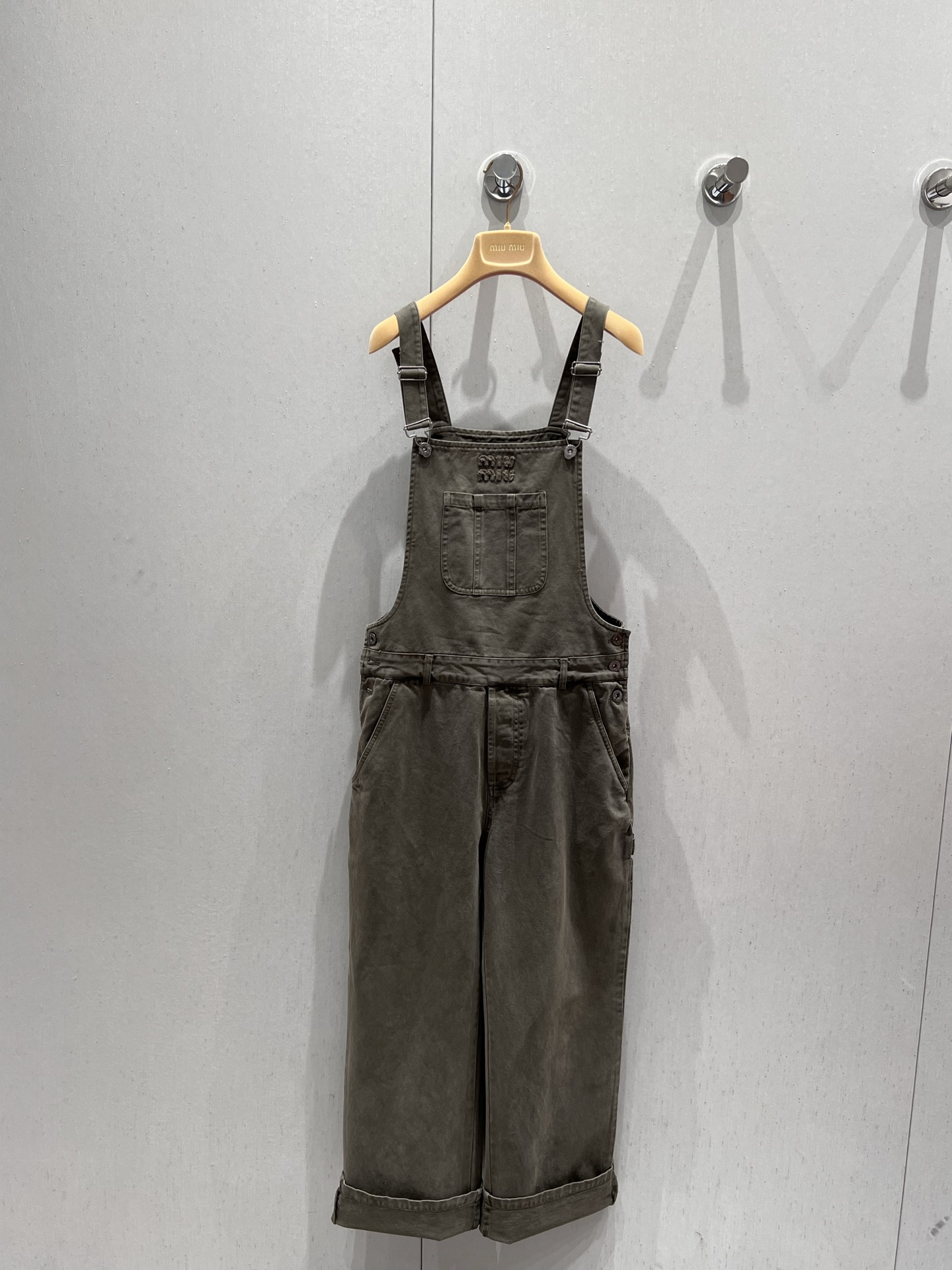 미우미우 멜빵바지
