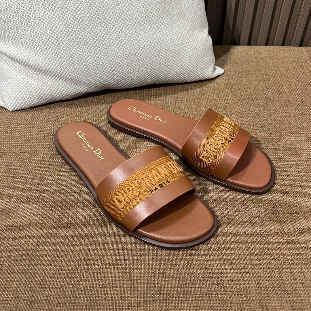 디올 디웨이 슬리퍼 정품급