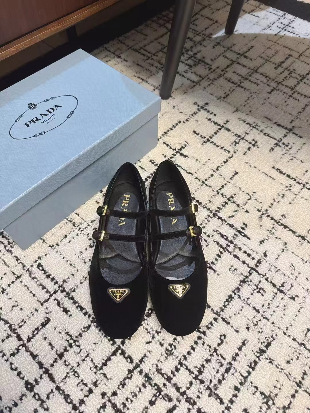 프라다 발레리노 플랫 슈즈