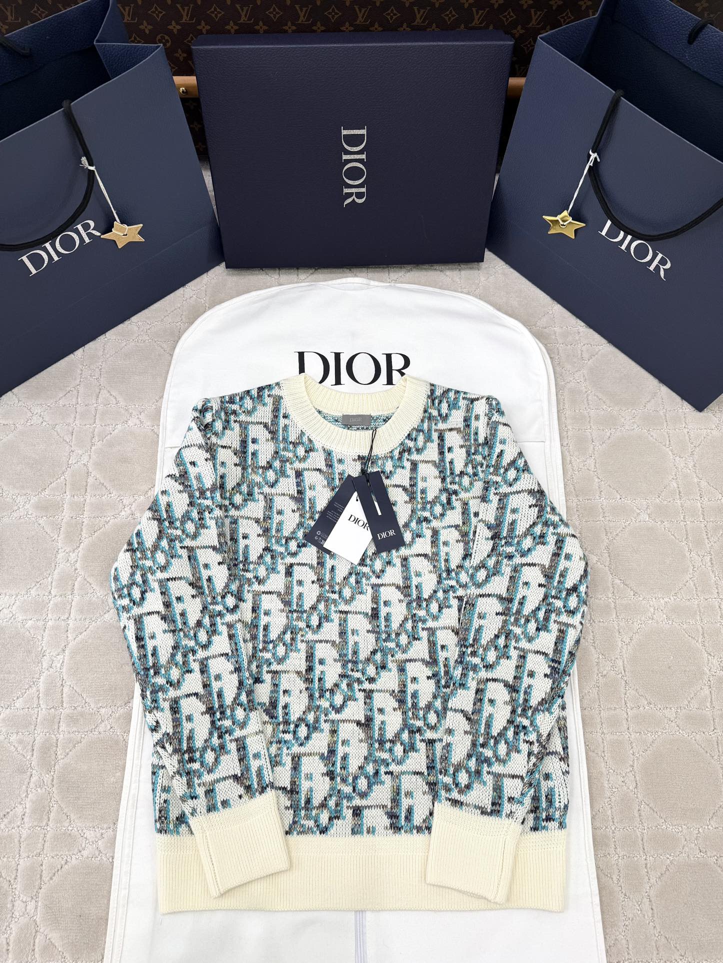 디올 스웨터