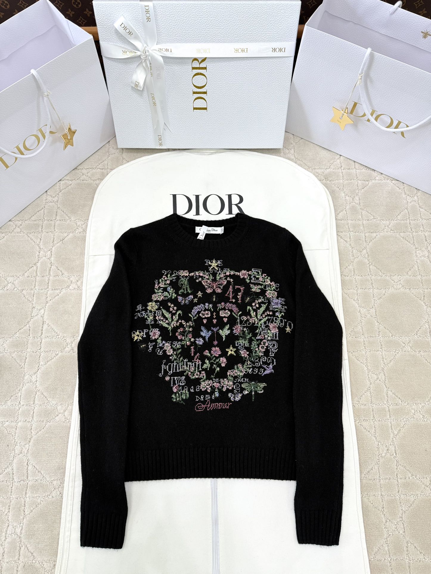 디올 자수 니트