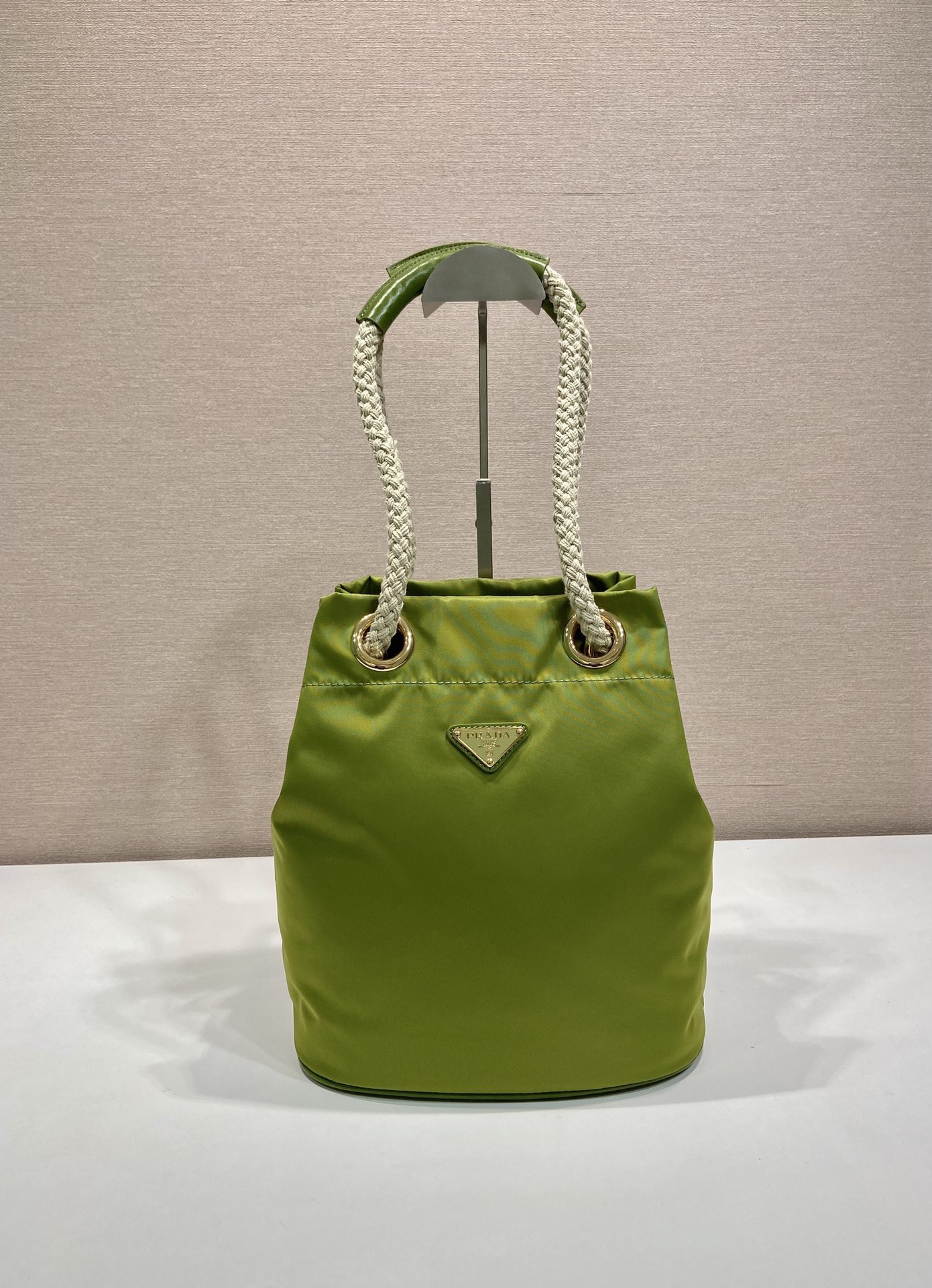 프라다 마리너 리나일론 스몰 버킷 백 1BE082