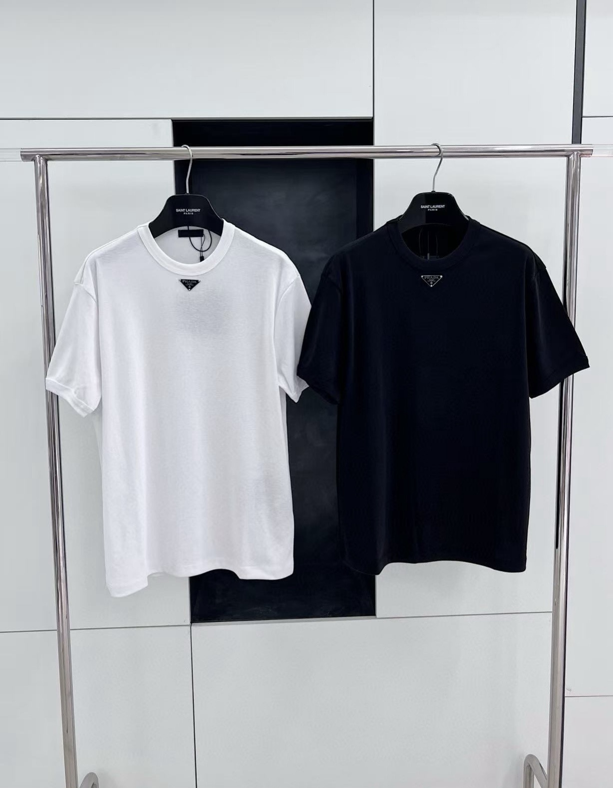 프라다 코튼 티셔츠 (2컬러)