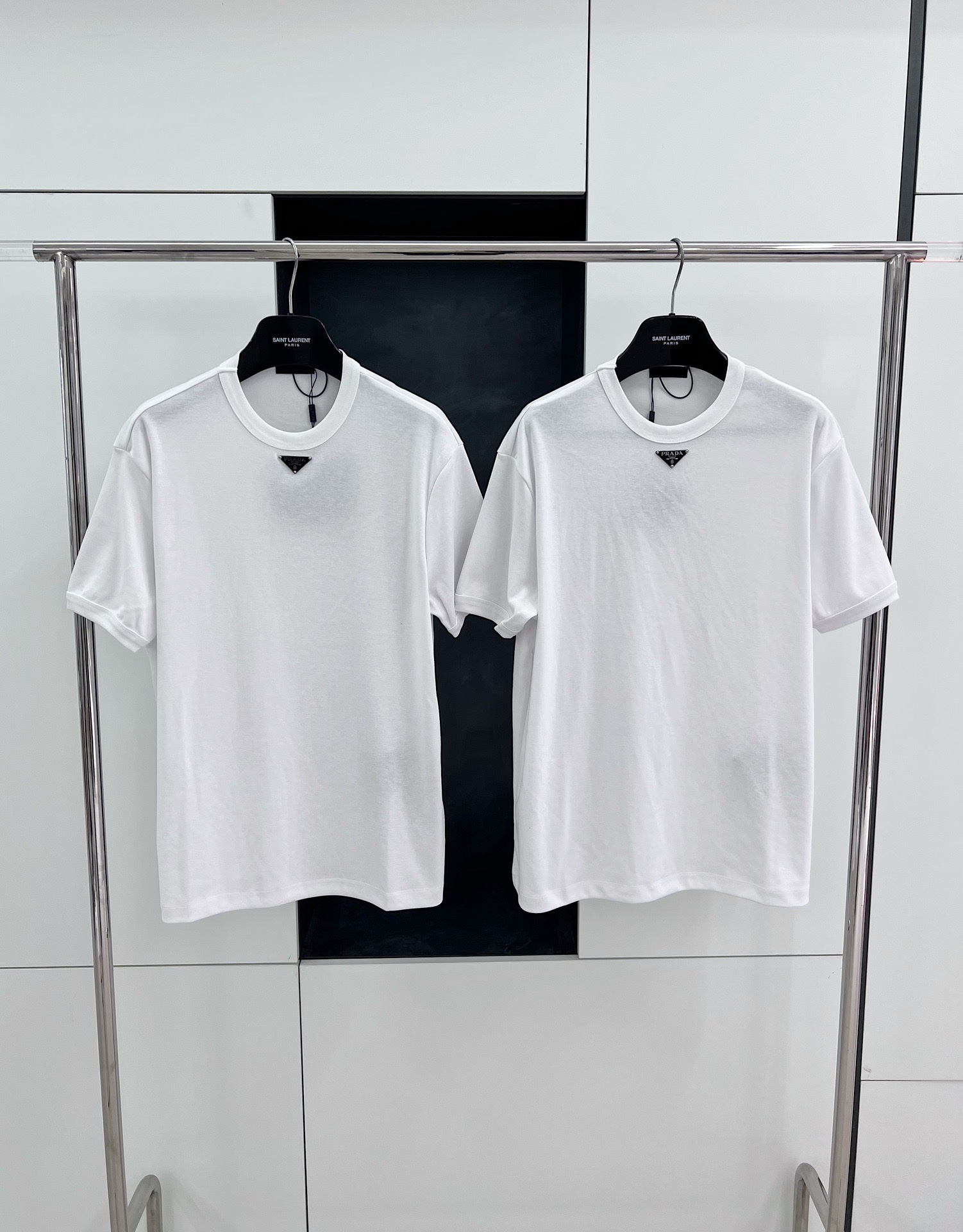 프라다 코튼 티셔츠 (2컬러)