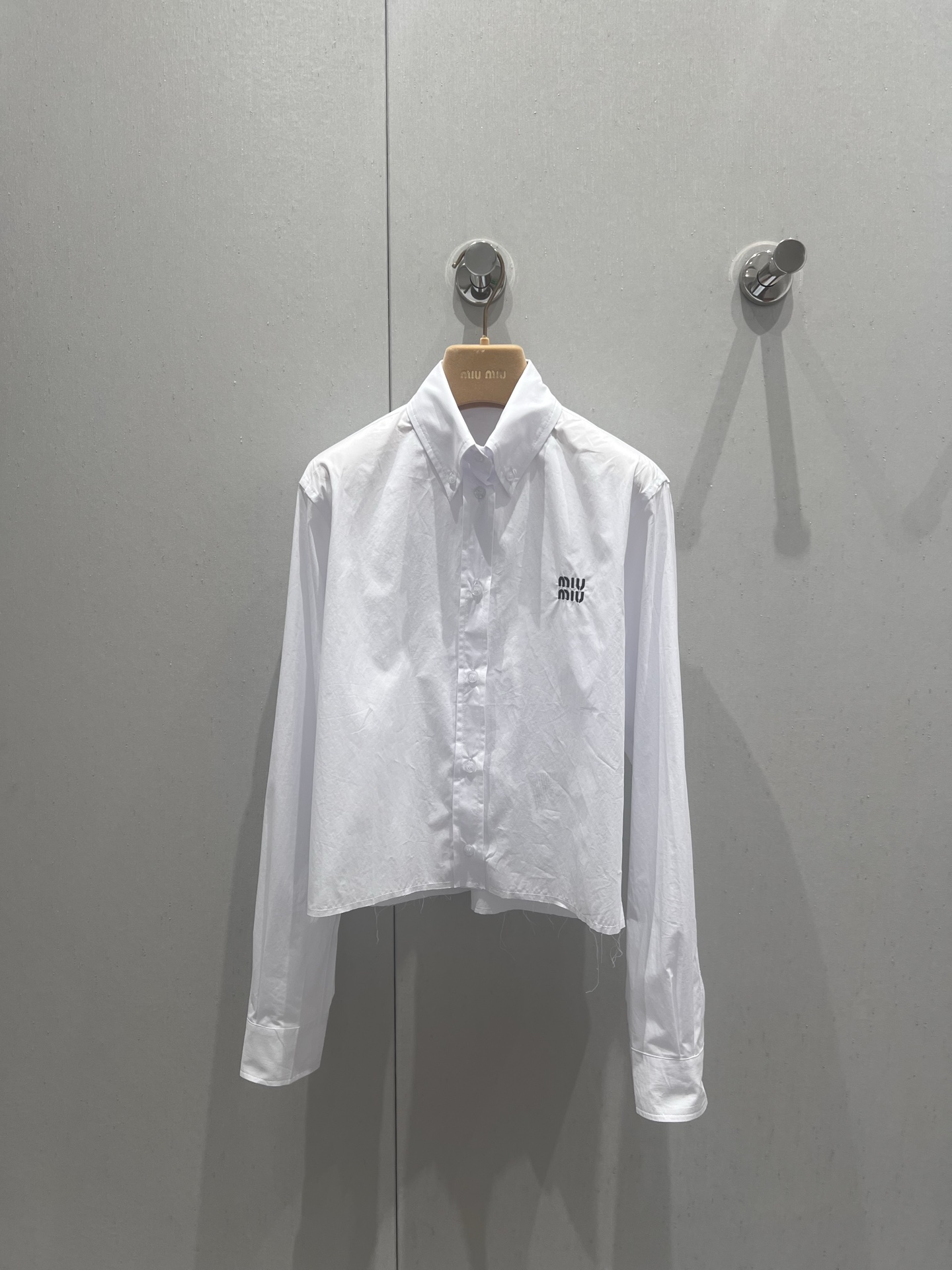 미우미우 자수 셔츠